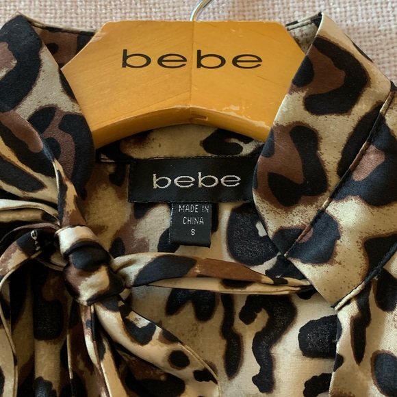 bebe Stand Collar, Silk, Leopard Print Blouse. S. - Picture 7 of 8